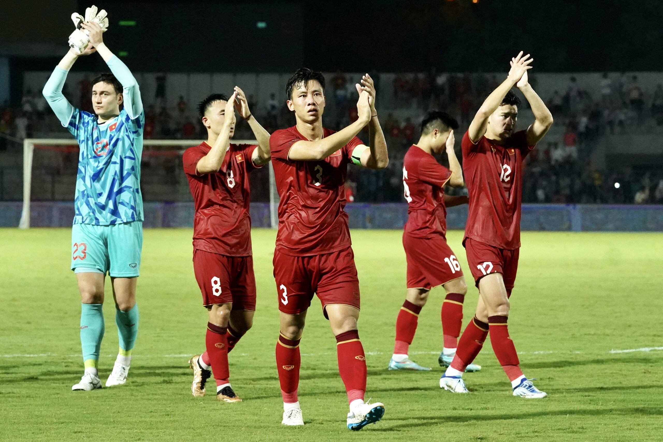 hlv-troussier-bong-da-viet-nam-phai-mo-du-world-cup-dau-the-cu-mai-chi-vo-dich-dna