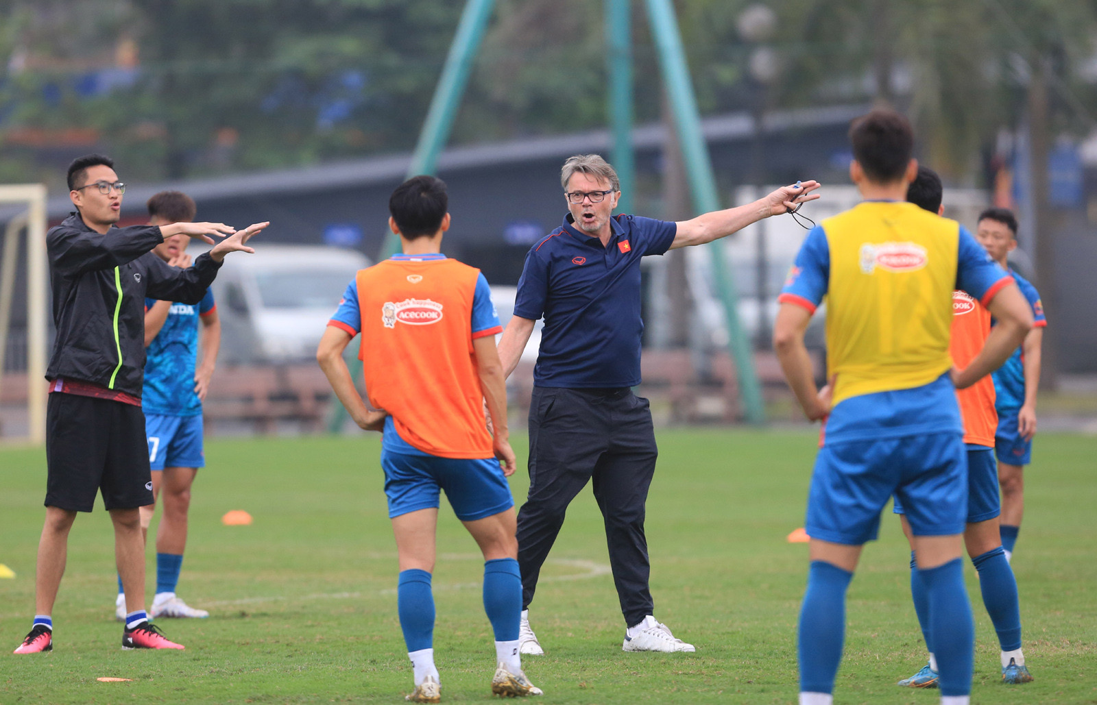 blv-quang-huy-tuyen-viet-nam-truong-thanh-trong-thay-trong-loi-choi-moi-cua-ong-troussier