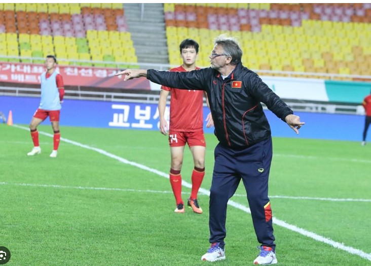 hlv-shin-tae-yong-gui-thu-chien-toi-hlv-troussier-quyet-gianh-chien-thang5